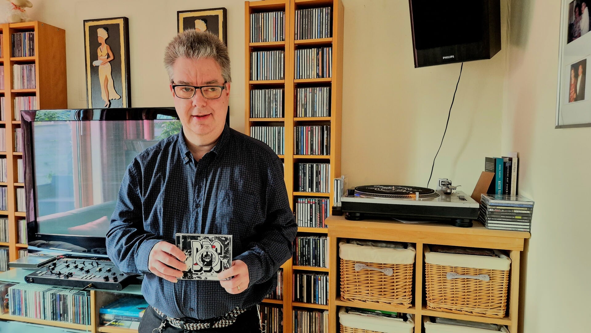 John van Amerongen toont zich een ware muziekliefhebber met kasten vol cd's en platenspelers