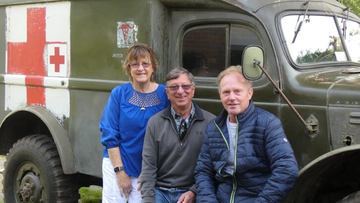 Sue en David Bohmann met Leusdenaar Hans Birnie.