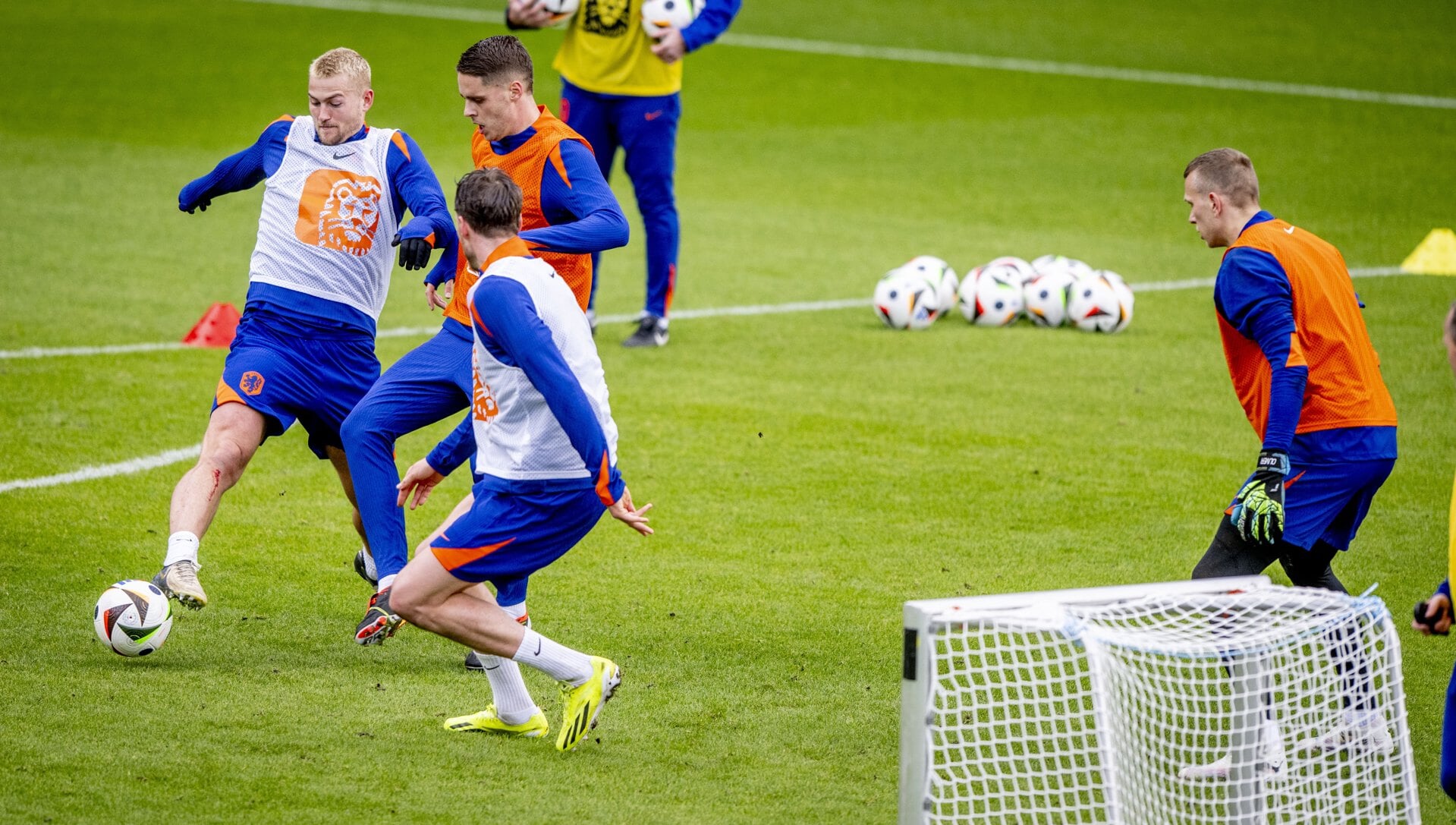 Matthijs de Ligt tijdens een trainingssessie van het Nederlands elftal op het KNVB Campus in Zeist.