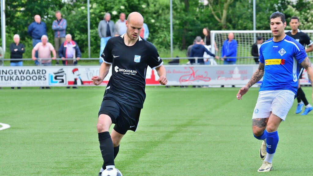 Verdediger Mark Bouwman scoorde kort voor tijd de 2-1 tegen RKHVV.