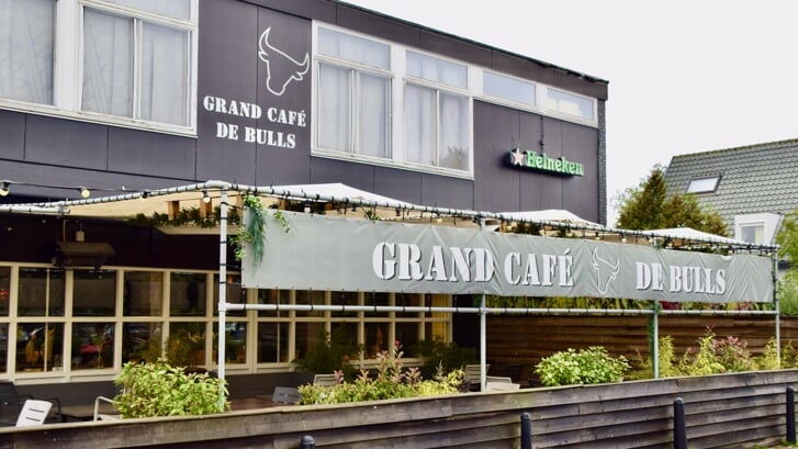 De deuren van Grand Café De Bulls sluit eerder dan verwacht.