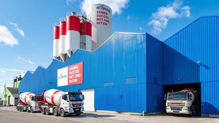 Betoncentrale Wessel aan de Hanzeweg op bedrijventerrein Harselaar in Barneveld.