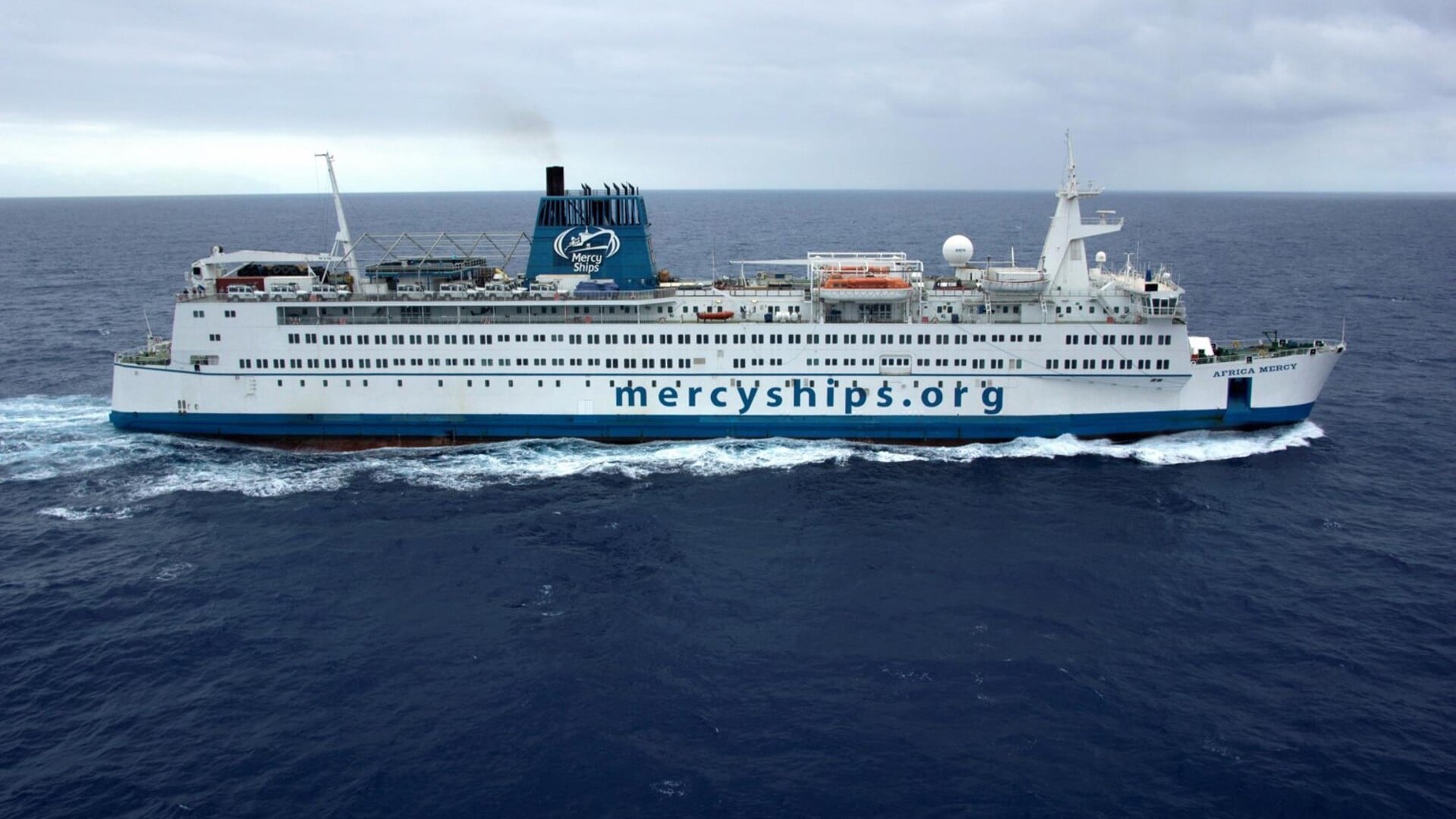 Aan boord van Mercy Ships ontvangen miljoenen mensen gratis een operatie
