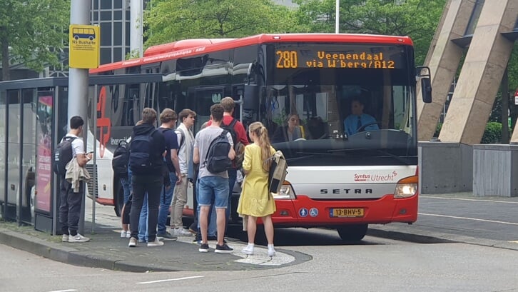Reizigers constateren vooral problemen met de buslijnen 280 en 80, die onmisbaar zijn voor hun dagelijkse reizen.