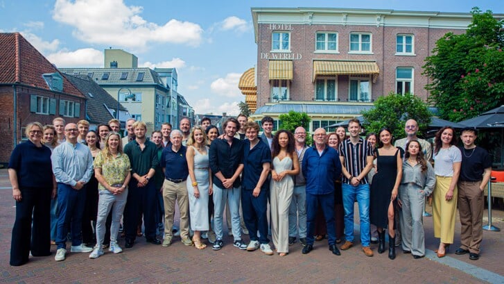 De gehele cast van de musical voor Hotel De Wereld in Wageningen. De musical gaat in september in première in Barneveld.