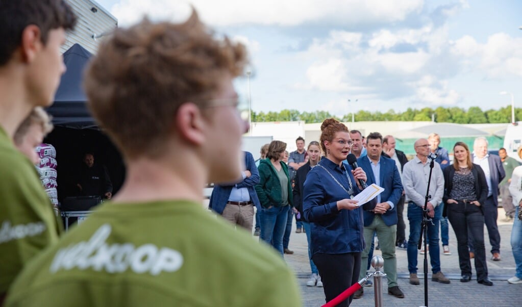 Burgemeester Magda Jansen opende het nieuwe pand van de Welkoop Woudenberg gisteren.