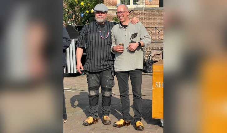 Bram Bosch en Sven Wijkniet namens de Bliekse visbakkers