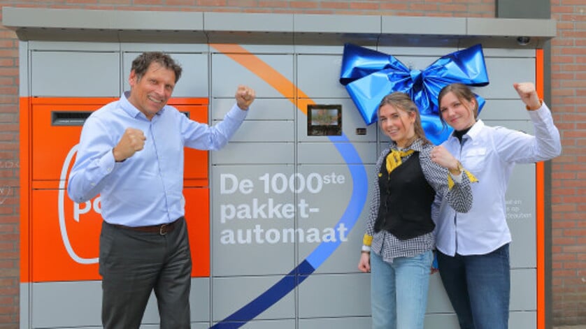 PostNL en Jumbo Sliedrecht Kerkbuurt bij de opening van de 1000e pakketautomaat