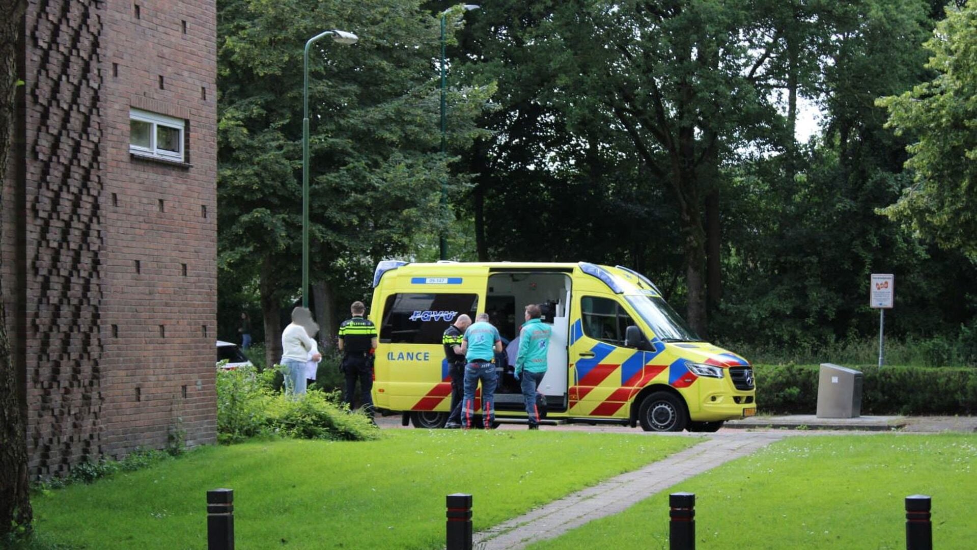 Ambulances En Traumahelikopter Aangestuurd Na Ernstig Ongeval ...