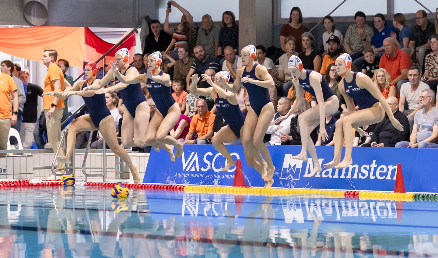 Van Gent Finaleweken: Waterpolosters Starten Olympische Campagne Met ...