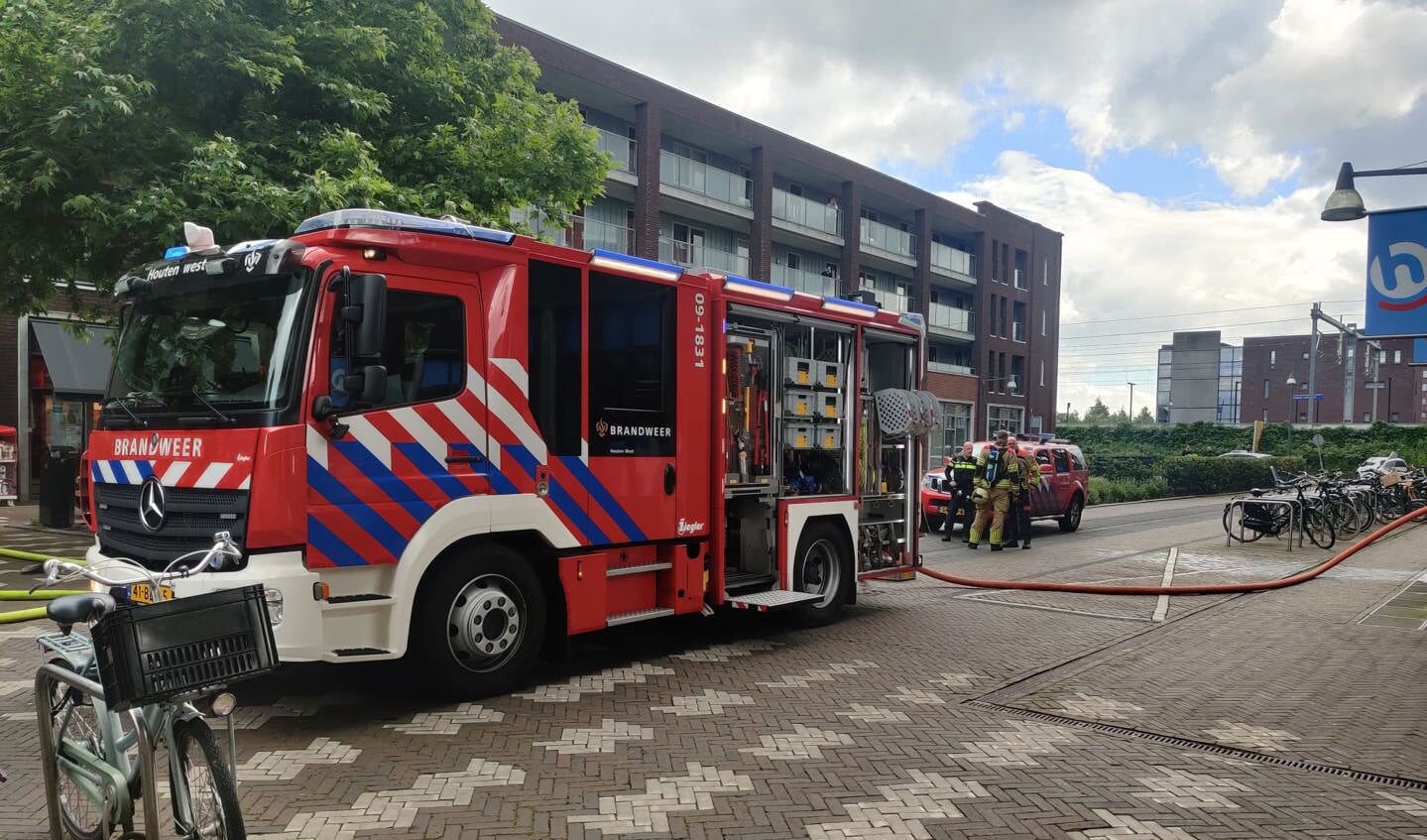 UPDATE Brand in parkeergarage Castellum Houten, winkelcentrum deels ...