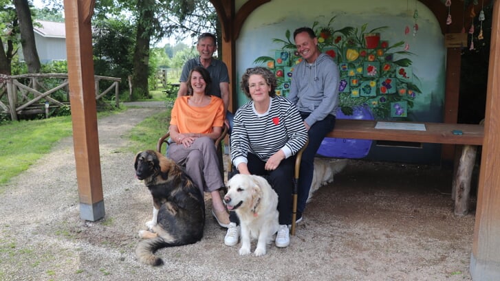 René, Yvonne, Erik en Sieka nodigen alle inwoners van Putten uit om het festival bij te wonen.