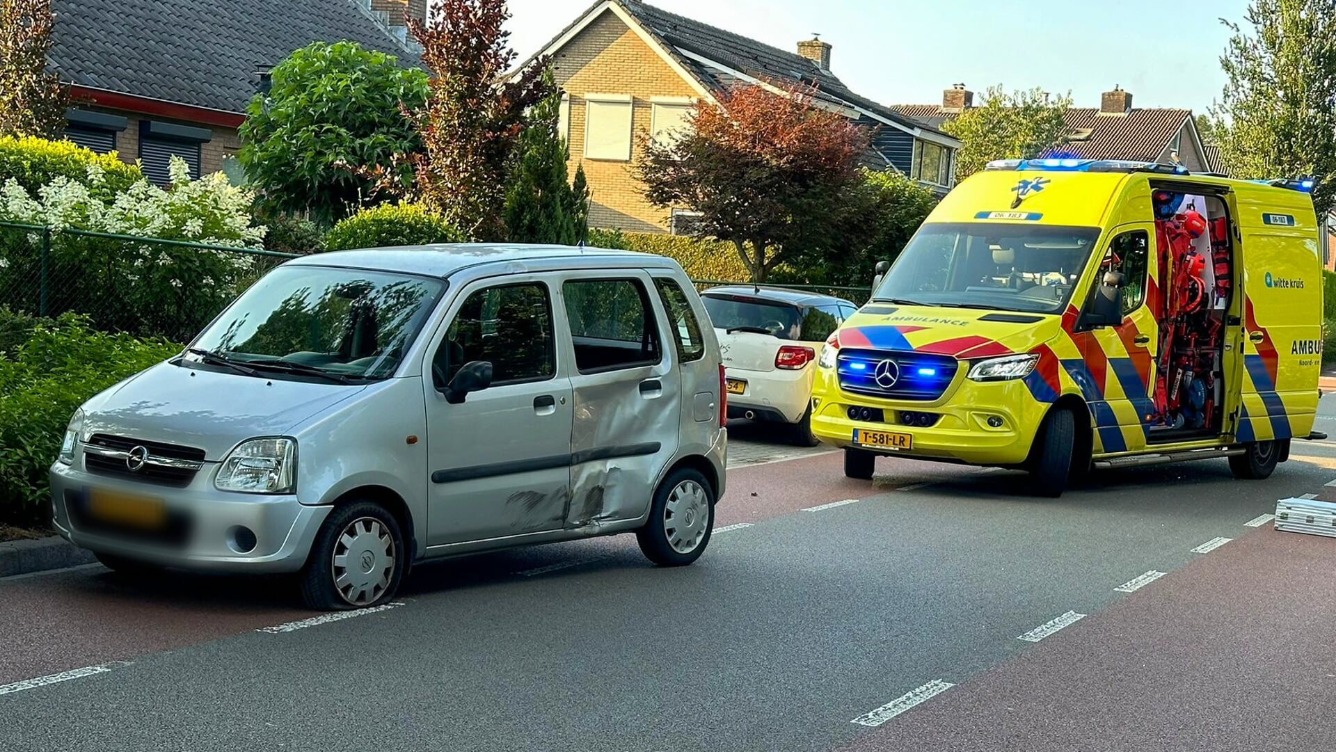 Brommerrijder Aangereden Op Calcariaweg In Putten, Gewonde Naar ...