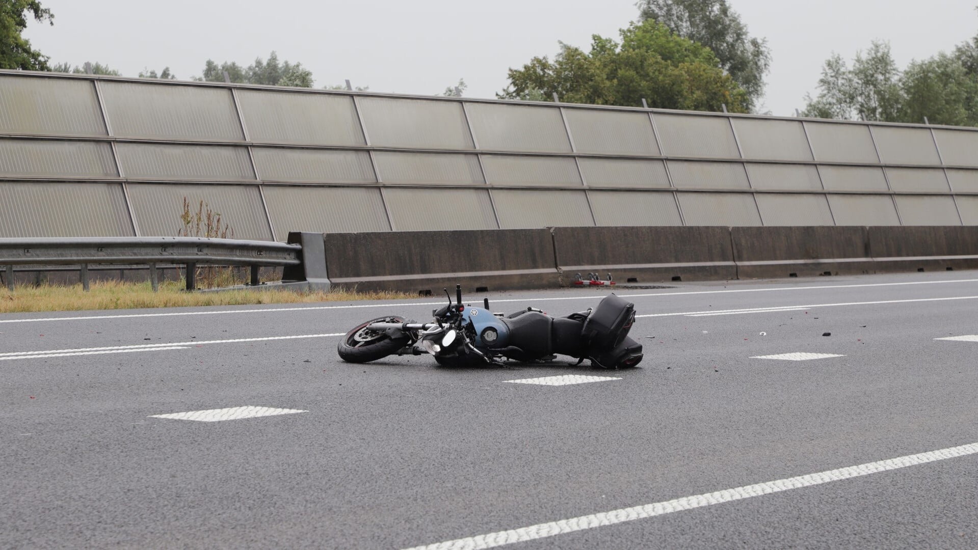 Motorrijder En Auto Botsen Op A15 Bij Hardinxveld; Uur Vertraging - Het ...