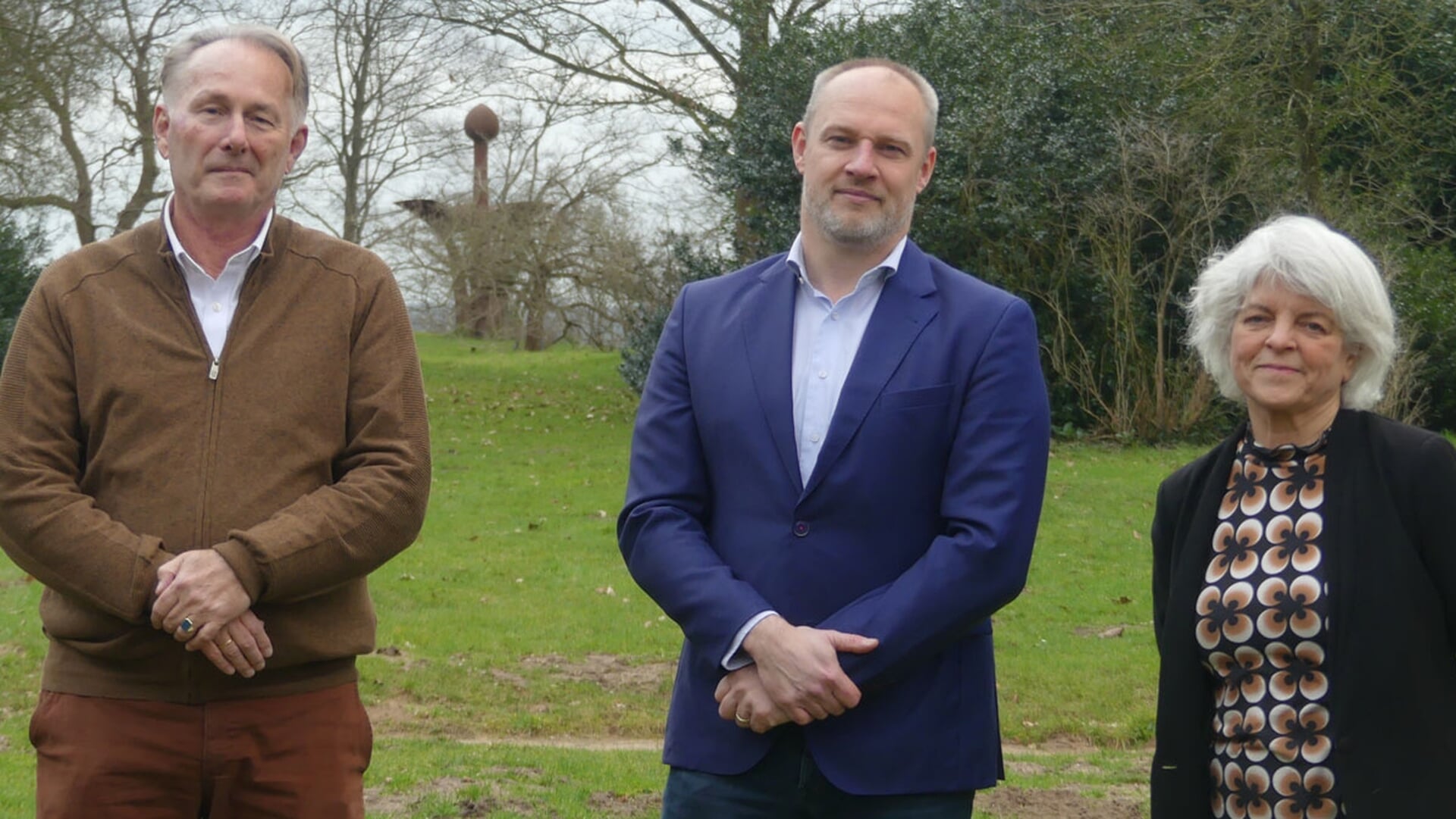 Van links naar rechts: Peter Oude Ophuis (lid Raad van Toezicht), Dennis Gudden (nieuwe directeur-bestuurder) en Nettie Buitelaar (nieuwe voorzitter Raad van Toezicht).