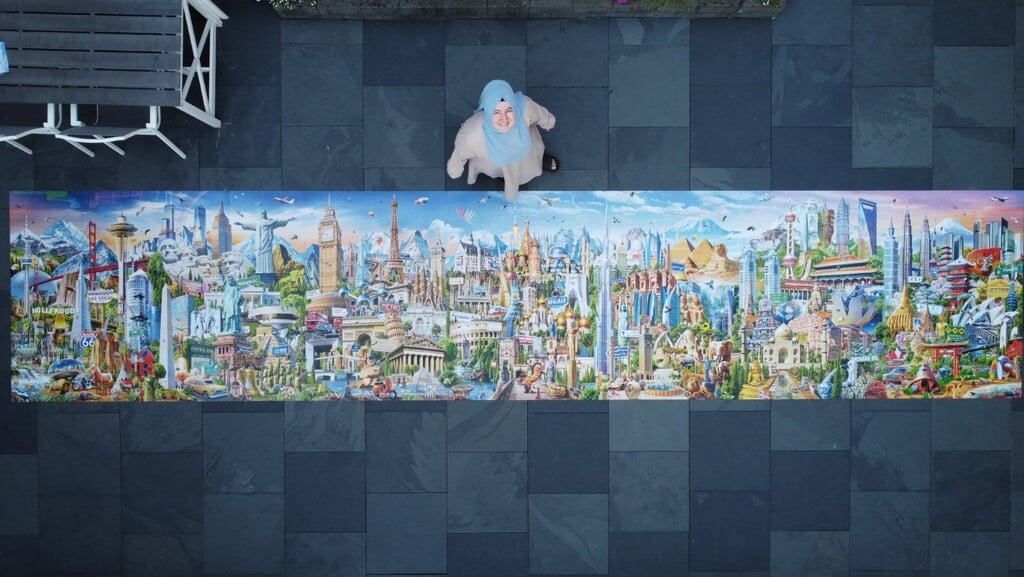 De puzzel die Hümeyra maakte is 7,49 bij 1,57 meter groot.