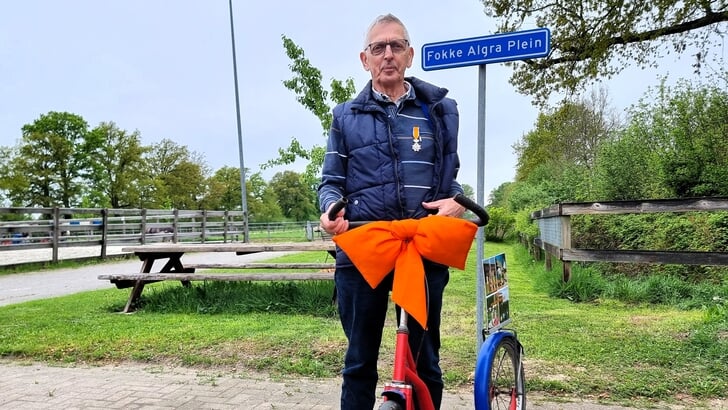 Fokke Algra is vrijwilliger bij de Manege zonder Drempels in Bennekom, waar hem na de ontvangst van een lintje nog een bijzondere verrassing wachtte.
