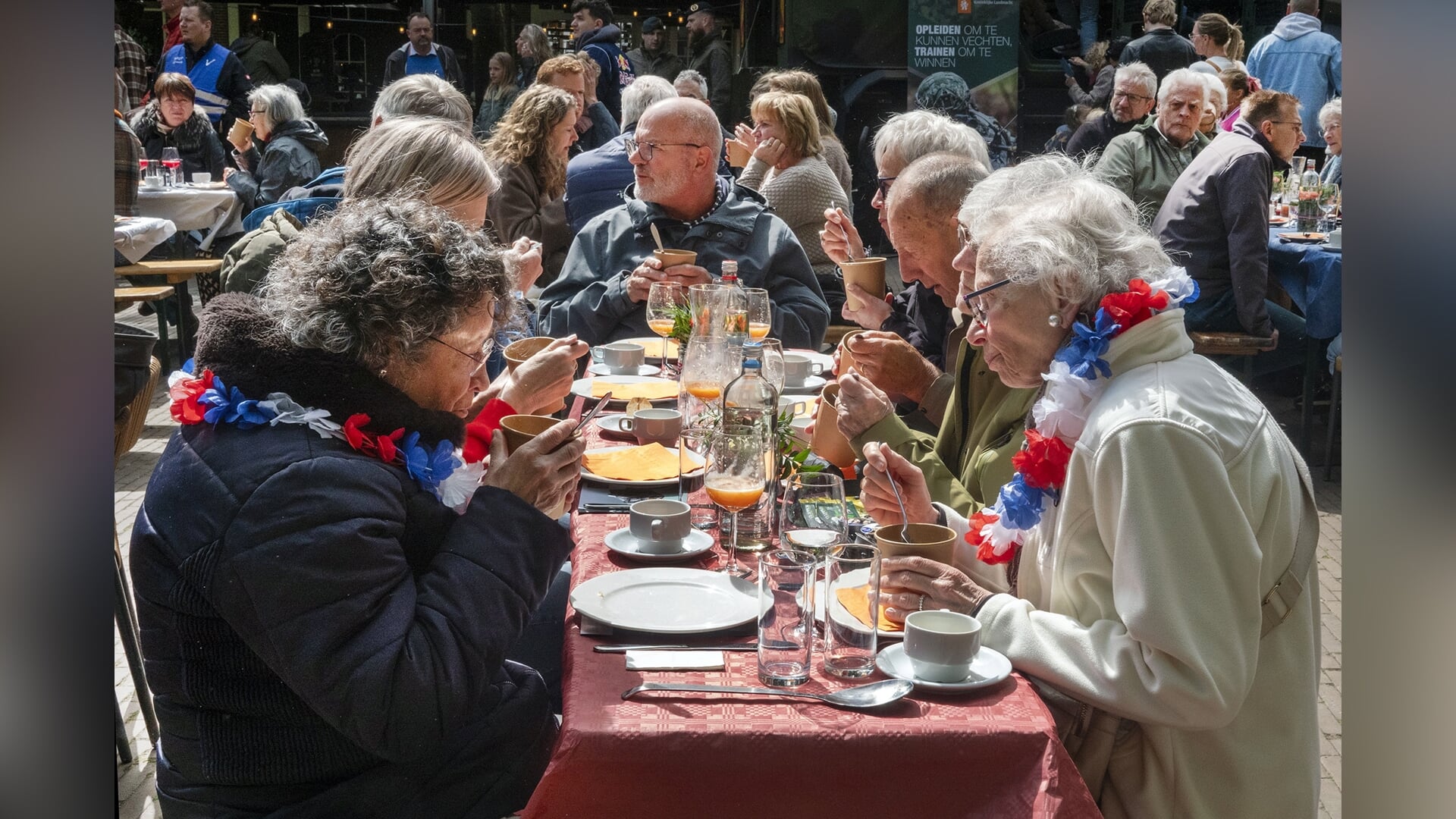 Bevrijdingsfestival Amersfoort met bevrijdingsvuur en vrijheidsmaaltijden 