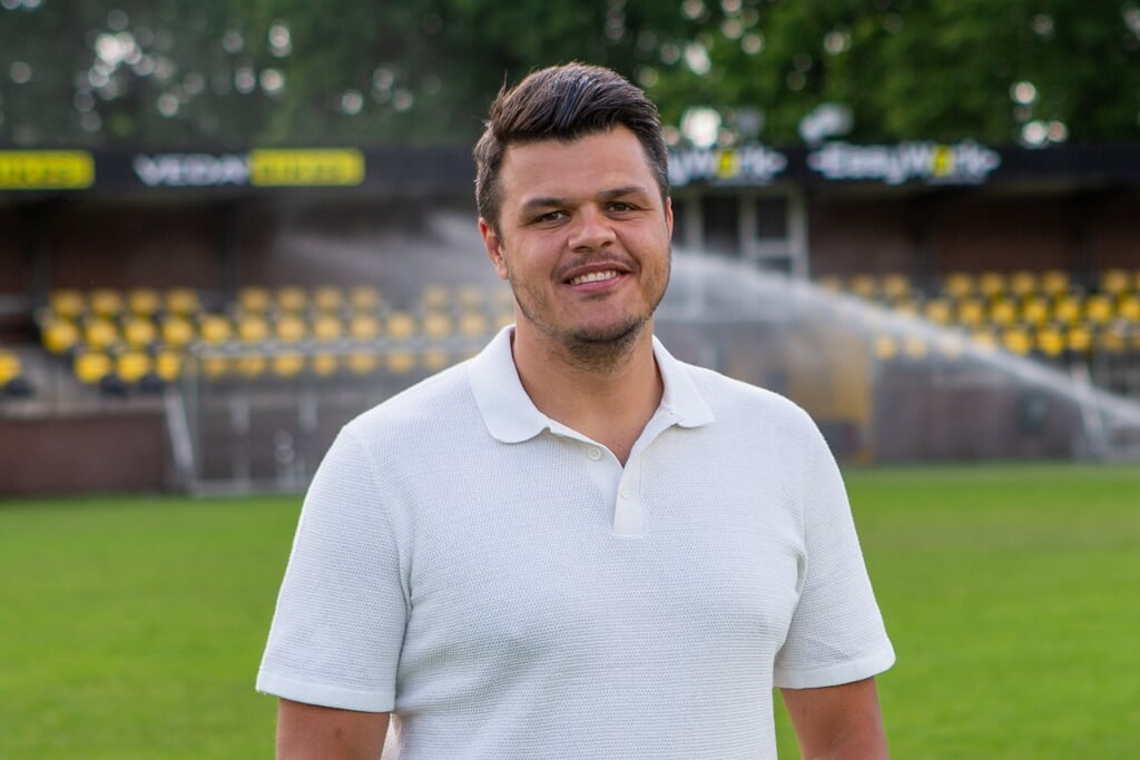 Rick Degenaar op het veld van zijn club, voetbalvereniging Lunteren.