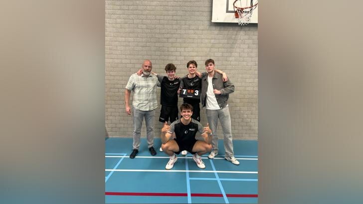 STaand vlnr: Mark Staffhorst (coach), Thomas Marres, Thom Bleeker, Jasper van Doorn. Gehurkt: Tom Esselink