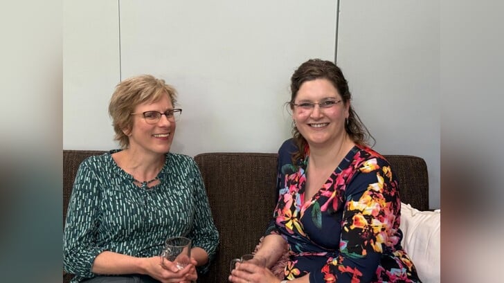 Sociaal werkers Elise (links) en Karin (rechts) zijn als mantelzorger blij met werkgever Malkander.
