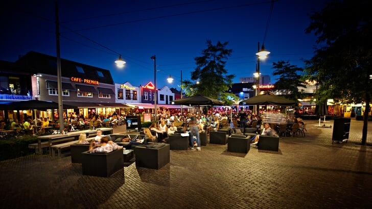 Archieffoto van terrassen op het Museumplein in Ede, dat dus wél in het kernhorecagebied ligt.