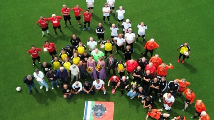 Groepsfoto van walking football toernooi van FC Bintang Timur op 31 mei 2025.