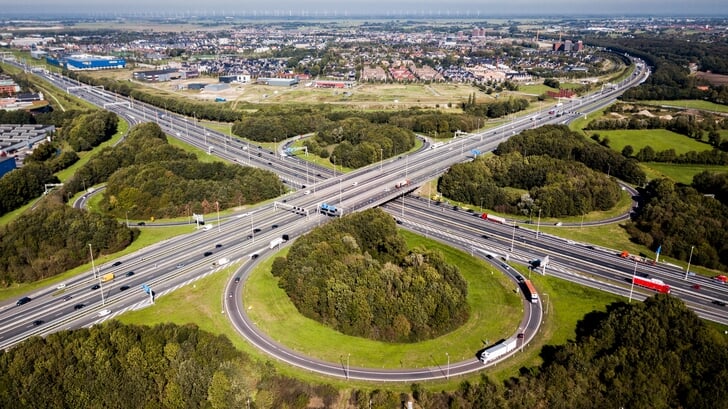  Foto gemaakt met een drone van knooppunt Hoevelaken. 