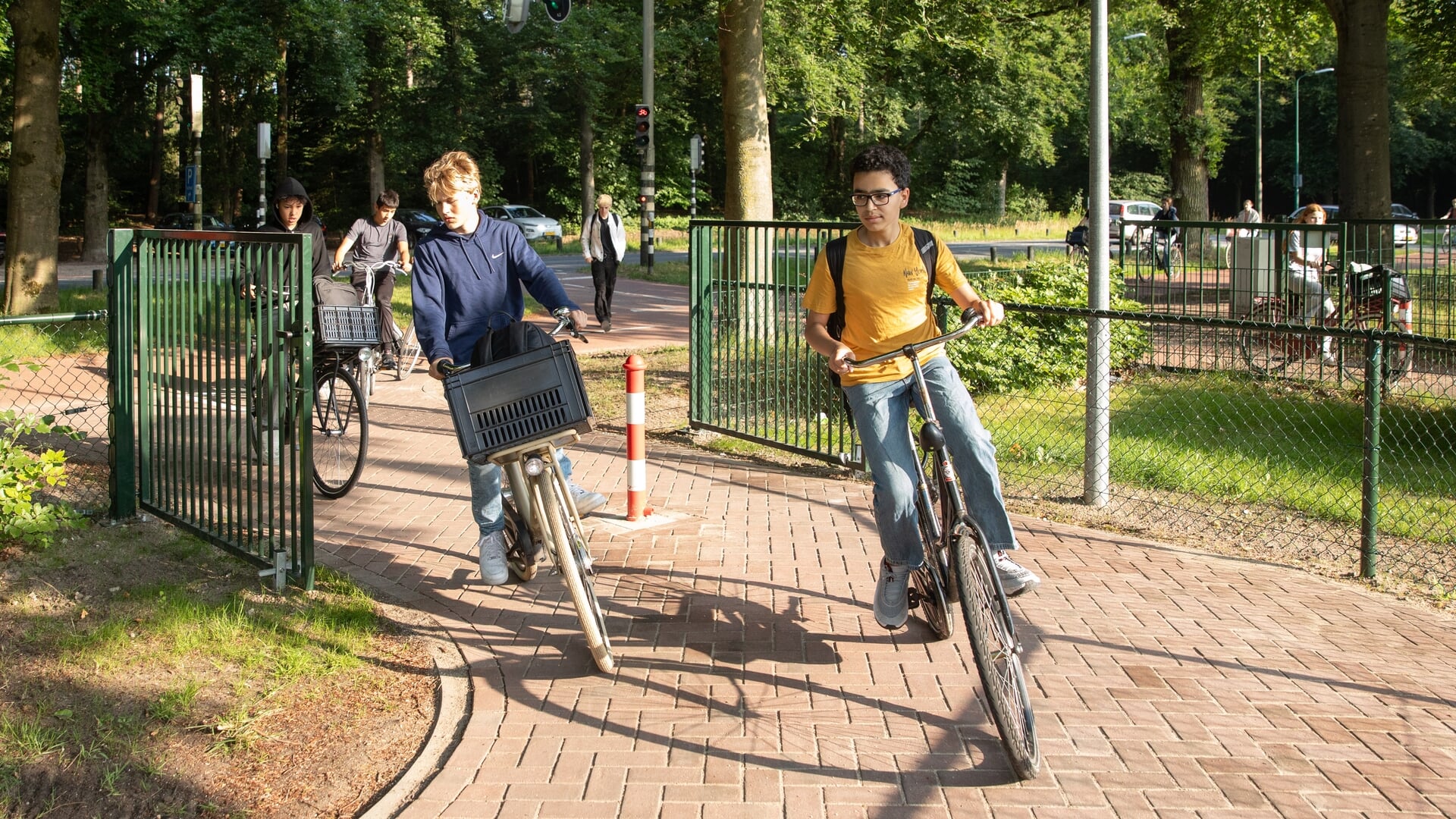 Beeld bij artikel: Probleem manege na zeven jaar opgelost: nieuwe inrit bij middelbare scholen