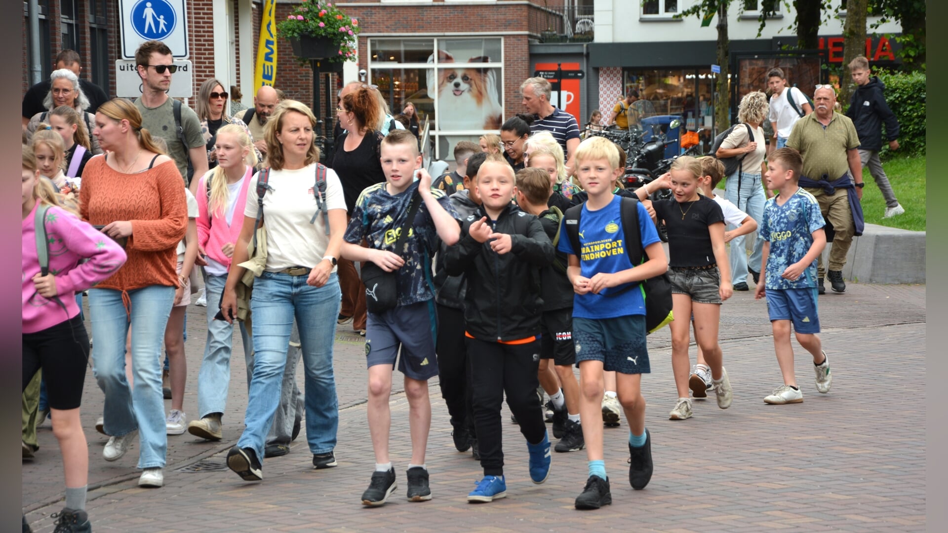 Gezellige en droge start van de Avond Driedaagse in Lunteren
