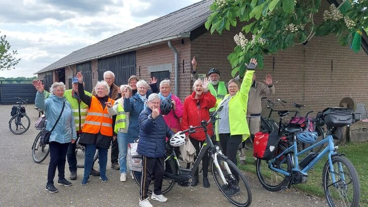 De fietsgroep, met als startpunt buurthuis Bronveld