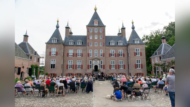 Archieffoto optreden bij Kasteel Renswoude