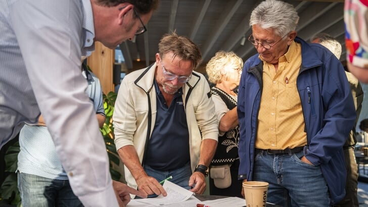 Schrijver Marti Jansen geeft de suggestie aan GLK om de helihaven uit te kopen.
