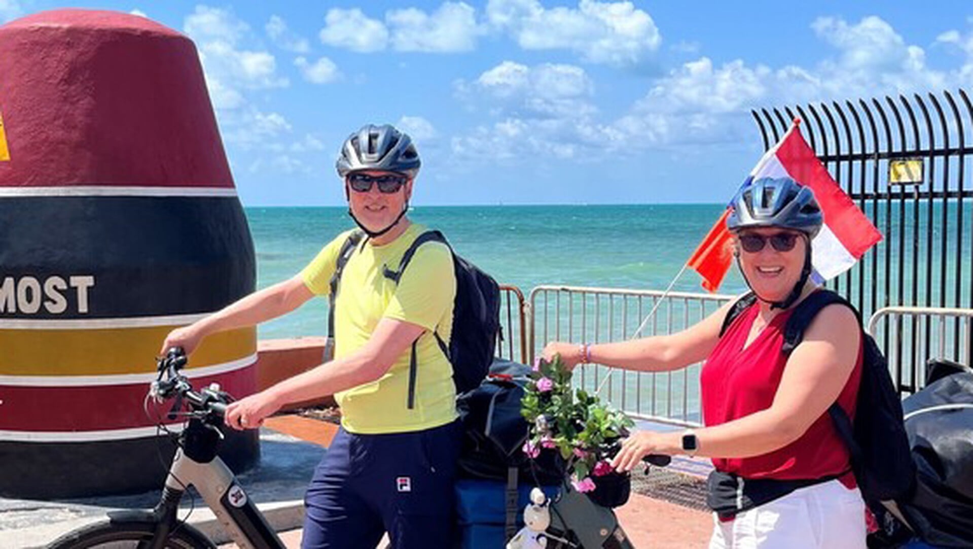 Ab en Astrid Willemsen begonnen in Key West (Florida) met hun fietsavontuur.