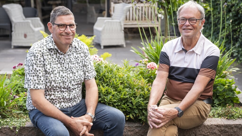 Richard van der Zande en Arie van Herk zetten zich al tientallen jaren vrijwillig in voor Stichting Internationale Ballonfiësta Barneveld.