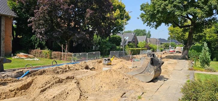 De doorgaande Wolweg door Stroe ligt momenteel nog helemaal open.
