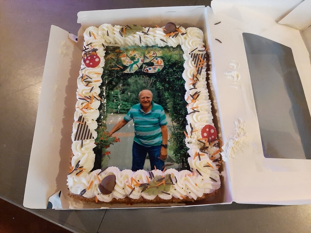Jan Muis 95 jaar met enorme taart