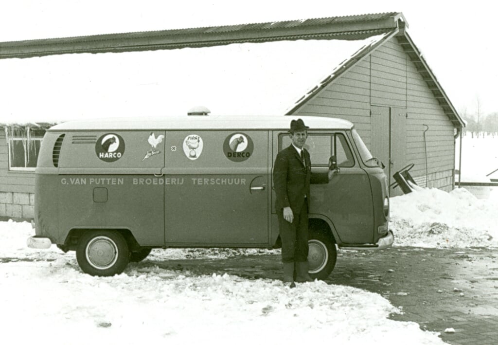 Kuikenbroeder Gert van Putten maakte vroeger van deze VW-bestelbus gebruik om er zijn kuikens mee te vervoeren.