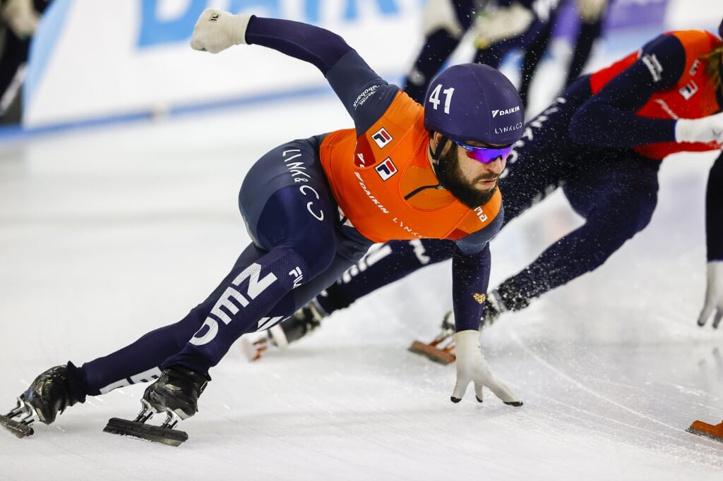 2020-12-06 15:48:51 Sjinkie Knegt in the final 5000 meters relay during the third day of the International Invitation Cup in Thialf in Heerenveen, The Netherlands on December 6 2020. ANP VINCENT JANNINK