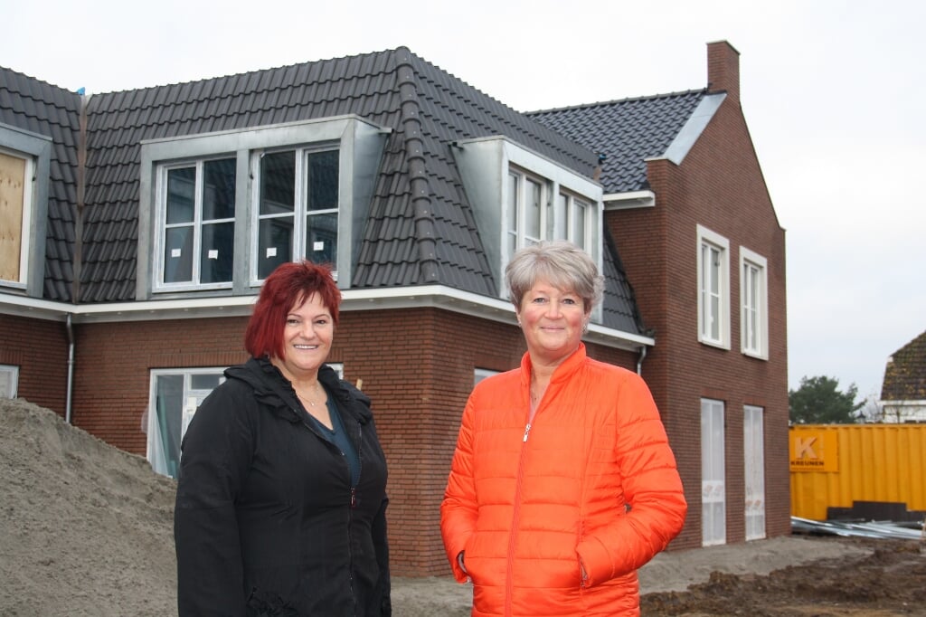 Gretha van Zoerenen en Anne Marie van 't Holt zijn nu al regelmatig bij Het Enkhuis.