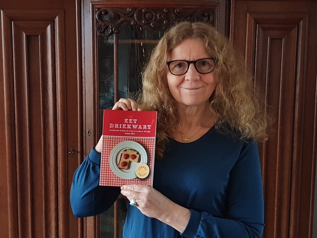 Jana Verboom met haar nieuwe boek.