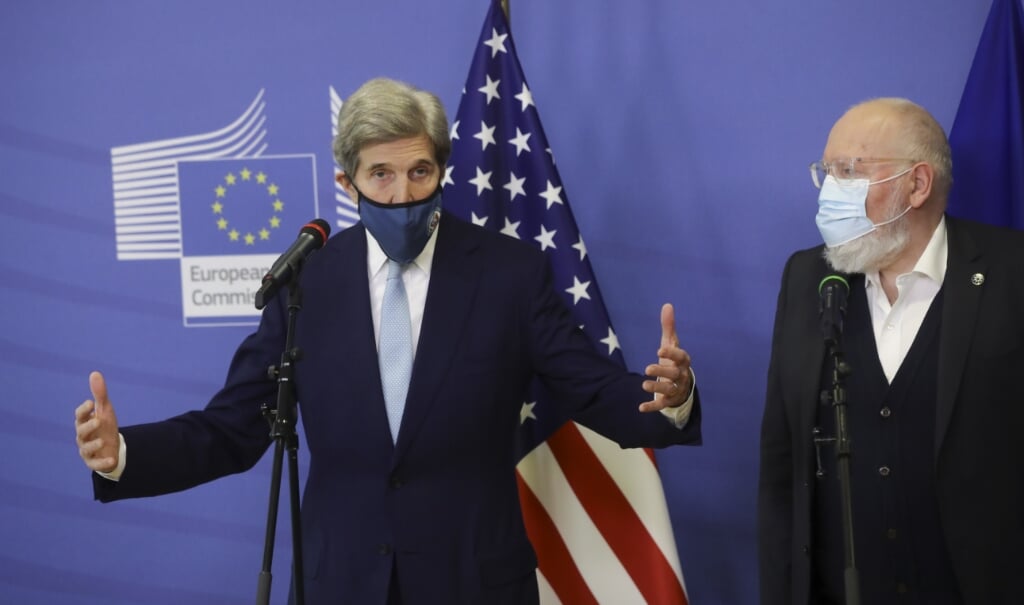 Het initiatief van klimaat-Eurocommissaris Frans Timmermans (rechts) en de Amerikaanse klimaatgezant John Kerry krijgt veel steun.
