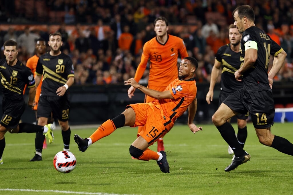 Arnaut Danjuma Groeneveld (15) scoort hier de 5-0 voor Oranje.