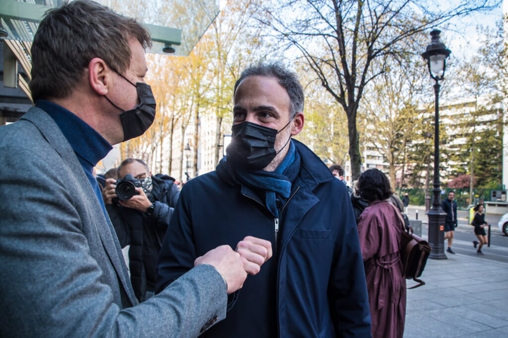 2021-04-17 08:53:57 epa09141356 EELV Green Party European deputy Yannick Jadot (L) greets Place Publique party European deputy Raphael Glucksmann (R) prior a meeting of left-wing and Ecologists parties leaders as they try to reach a large leftist alliance for the 2022 presidential elections, in Paris, France, 17 April 2021.  EPA/CHRISTOPHE PETIT TESSON