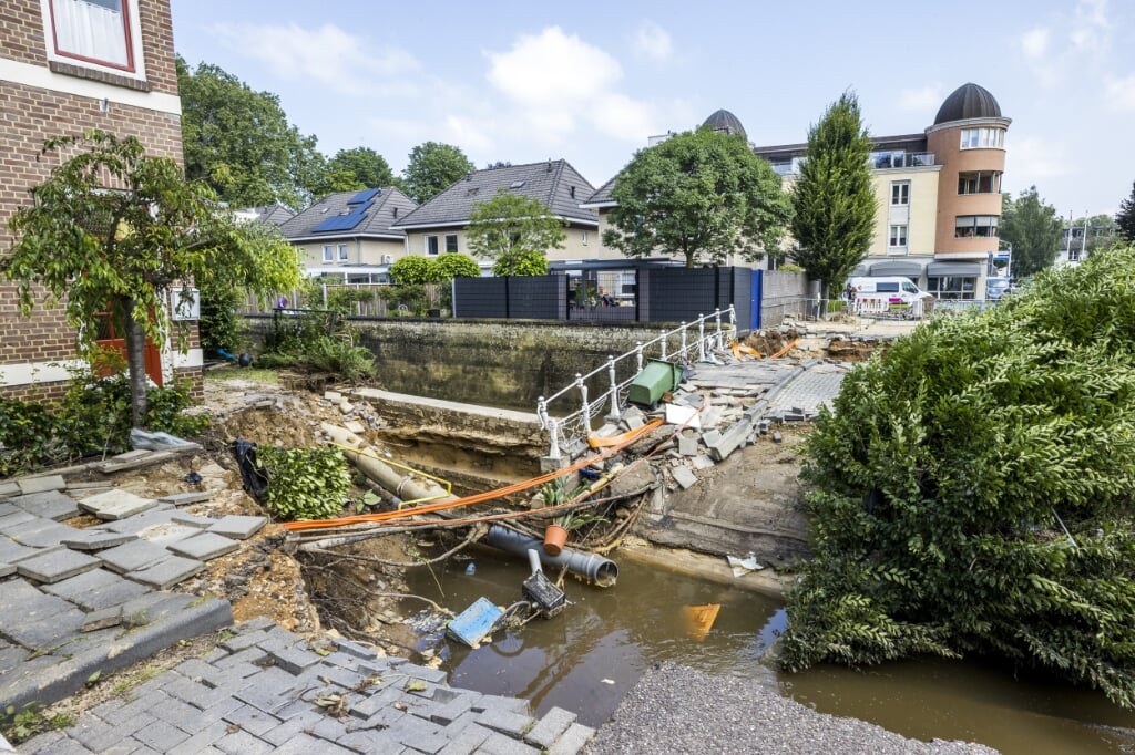 2021-07-17 12:05:53 VALKENBURG AAN DE GEUL - Puin na de wateroverlast in Valkenburg aan de Geul. De hevige regenval en overstromingen in Limburg hebben voor veel schade gezorgd. ANP MARCEL VAN HOORN