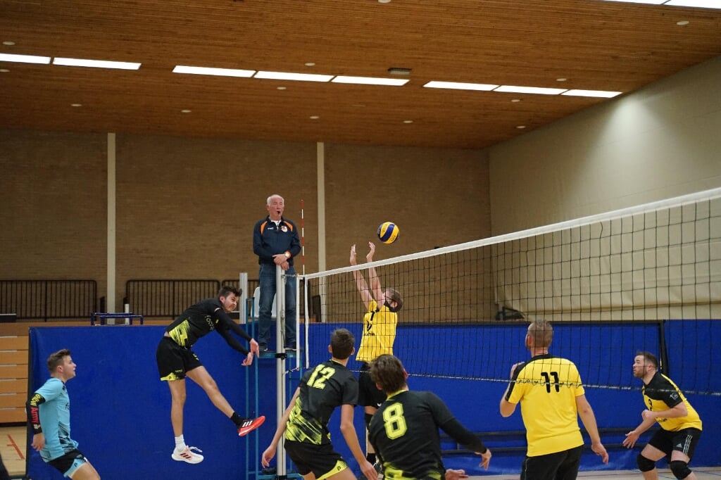 De Woudenbergse volleybalheren boekten in de beker een makkelijke overwinning. 