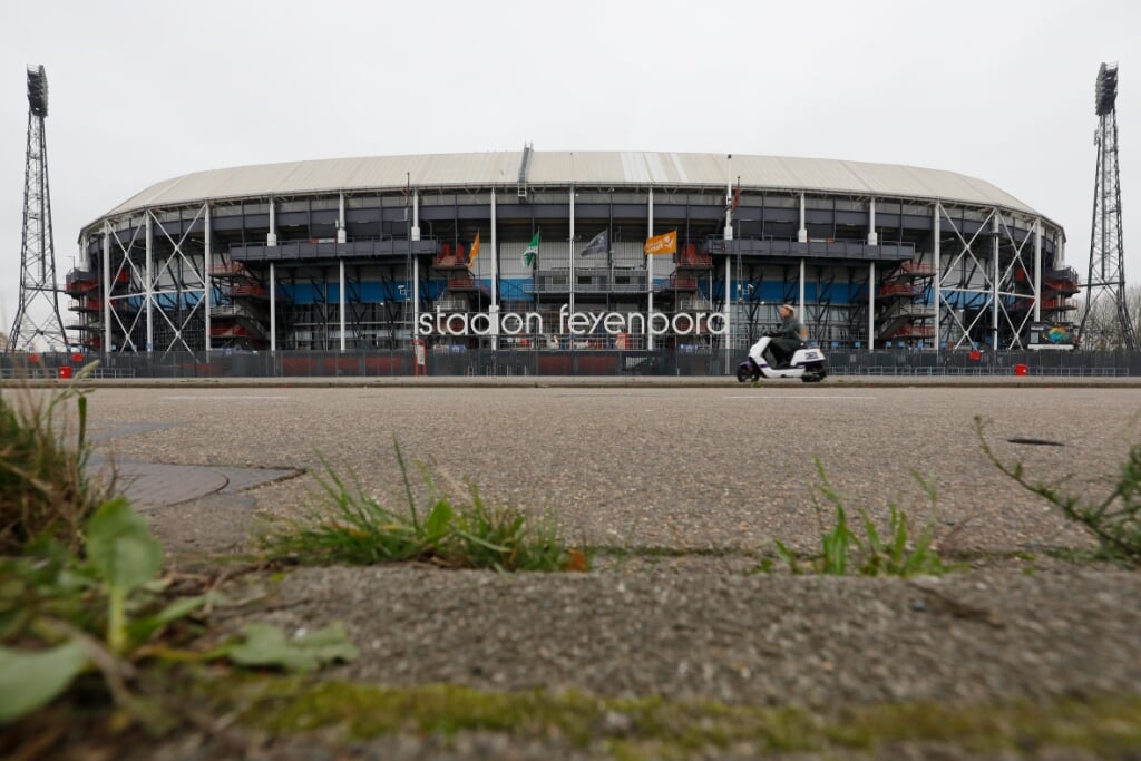 Feyenoord blijft voorlopig spelen in De Kuip. De plannen voor nieuwbouw zijn uitgesteld.