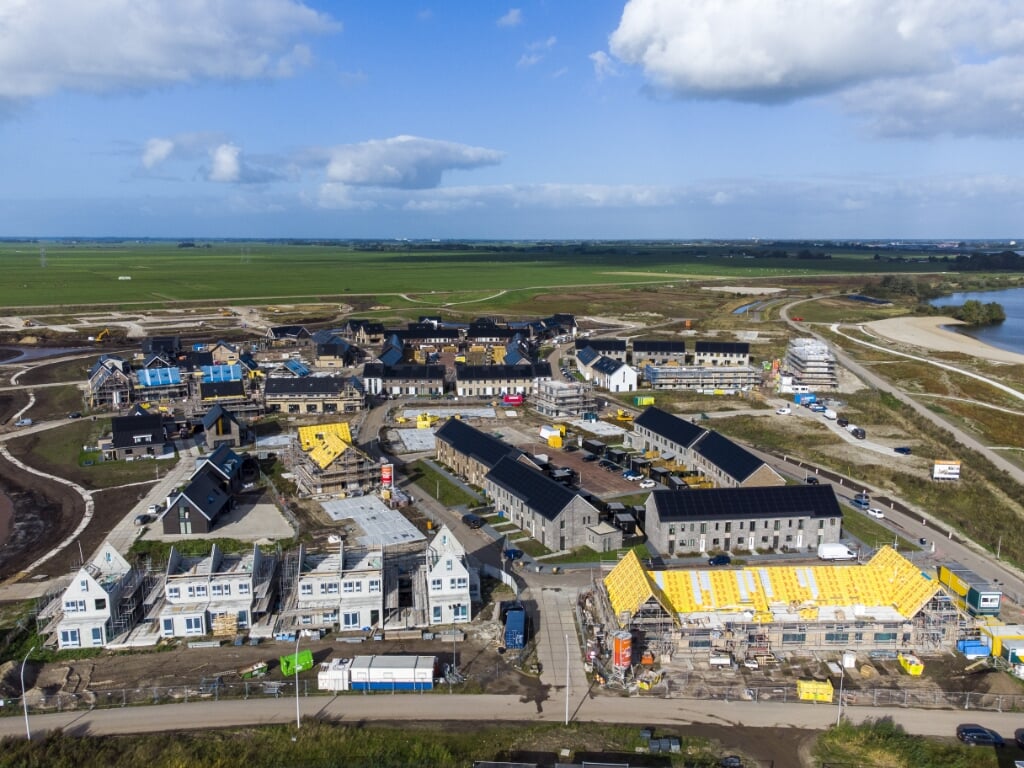 Woningbouw in de Zwolse wijk Stadshagen, aan de rand van landbouwgebied in de Mastenbroekerpolder.
