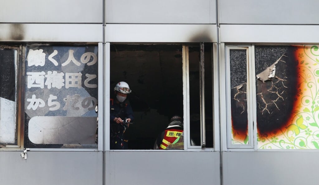 2021-12-17 12:42:18 epa09645996 Firefighters investigate a fire at an eight-story building in Osaka, western Japan, 17 December 2021. The Osaka Fire Department and police have announced that 27 people were killed due to cardiopulmonary arrest caused by the fire.  EPA/JIJI PRESS   NO ARCHIVES