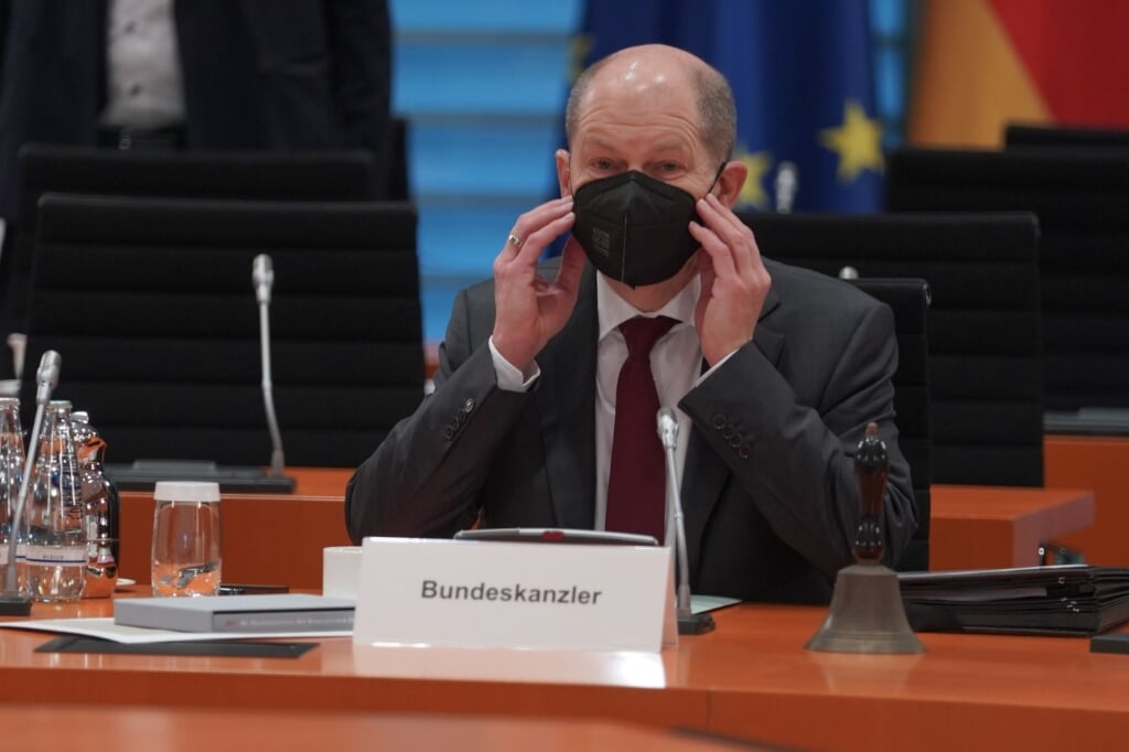 2021-12-22 11:56:47 epa09653573 German Chancellor Olaf Scholz attends the weekly meeting of the German Federal Cabinet, in Berlin, Germany, 22 December 2021.  EPA/CARSTENSEN JOERG / POOL